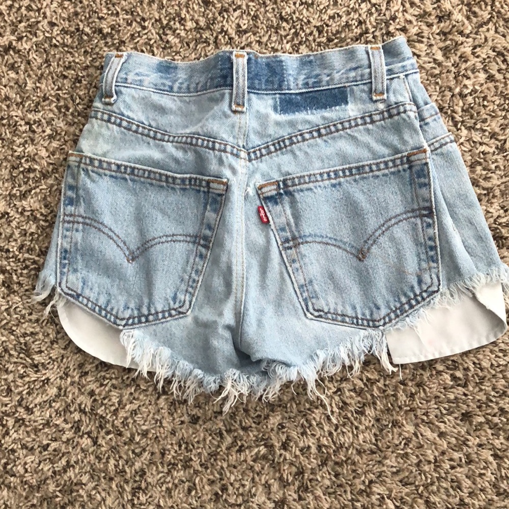 Levi’s Jean Shorts Blue Frayed hems High Rise SZ 26 - Picture 2 of 7